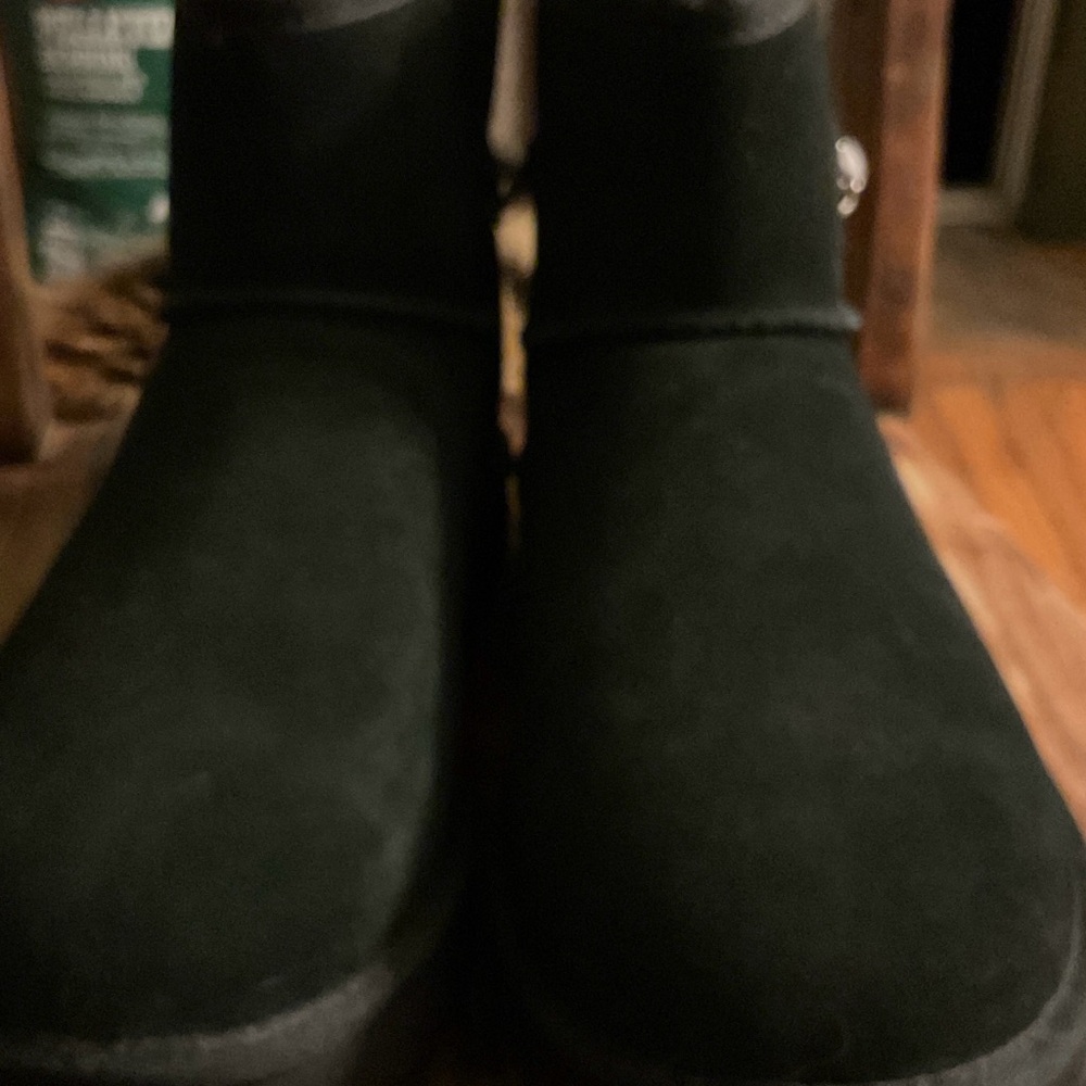 UGG Black Ankle Boots W/CHAIN DETAILS BRAND NEW W11